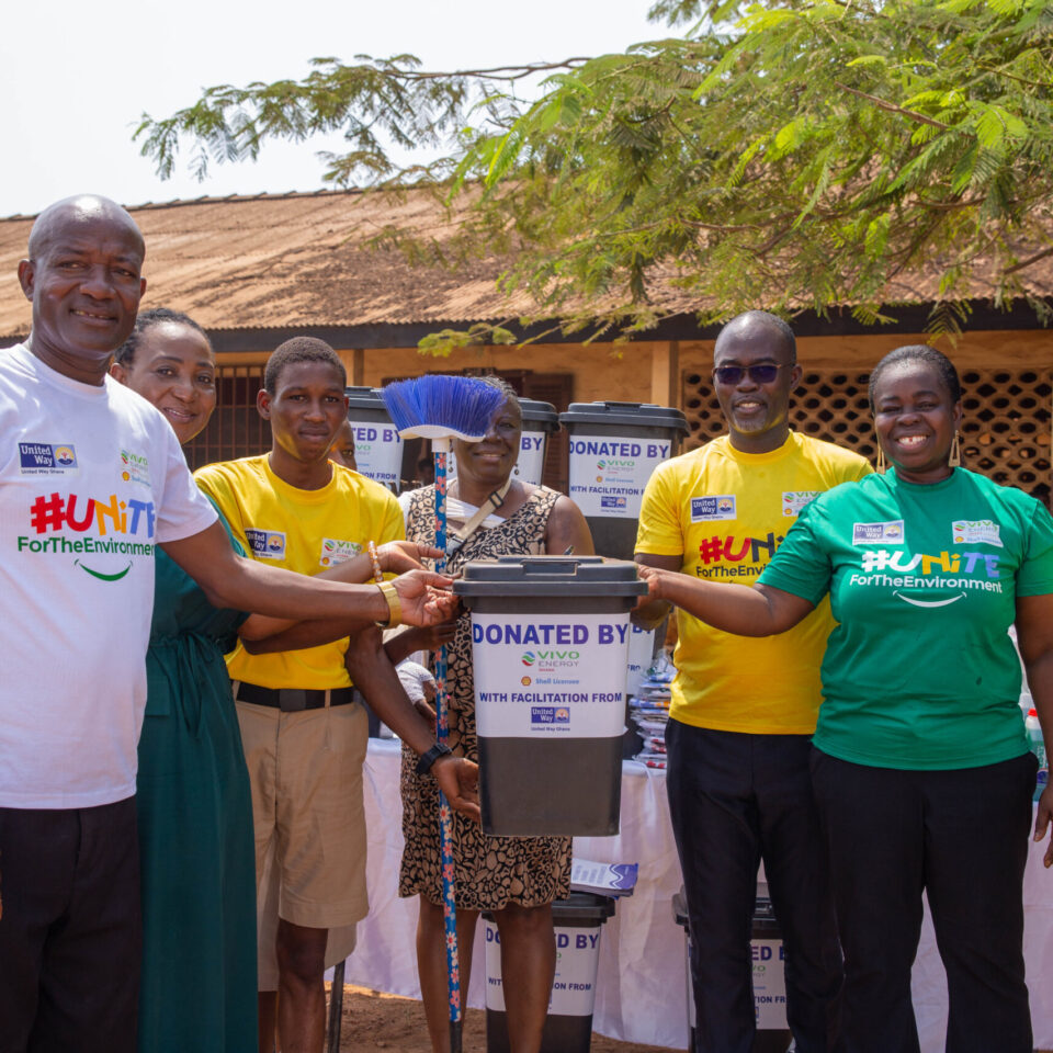 The-Human-Resources-Manager-of-Vivo-Energy-Ghana-Mercy-Amoahright-presenting-cleaning-items-to-the-Head-Teacher-of-the-La-Enobal-Basic-School