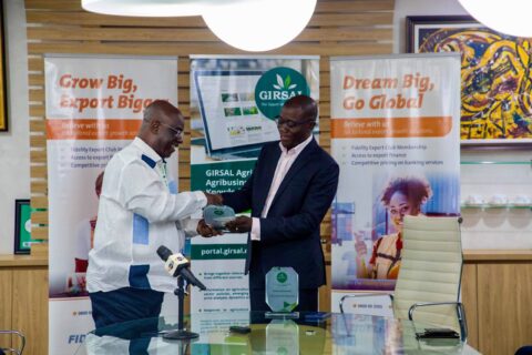 Kwesi-Korboe-CEO-of-GIRSAL-presents-an-award-to-Julian-Opuni-MD-of-Fidelity-Bank