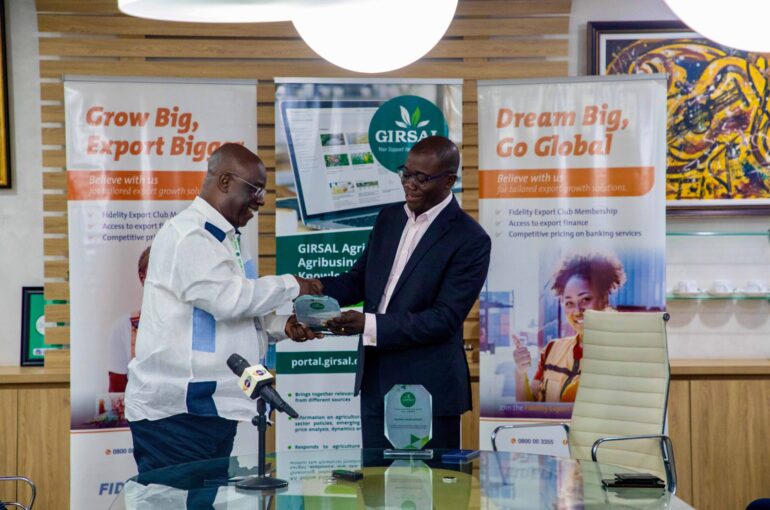 Kwesi-Korboe-CEO-of-GIRSAL-presents-an-award-to-Julian-Opuni-MD-of-Fidelity-Bank