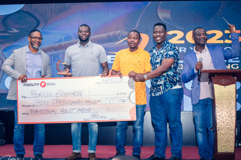 Staff-of-Fidelity-Bank-with-the-overal-winner