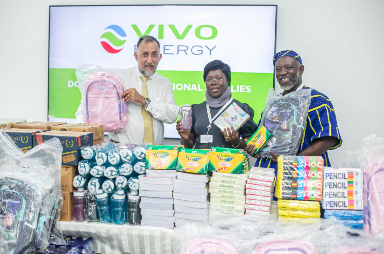 Jean-Michel-Arlandis-MD-of-Vivo-Energy-Ghana-left-and-representatives-from-GES-showcasing-some-of-the-donated-items-at-the-ceremony.