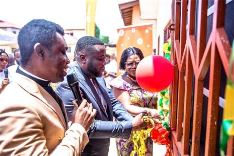 ImageToStl.com_Carl+Nii+Ayikwei+Tetteh,+the+RSSM+at+Fidelity+Bank+for+Accra+West,+together+with+theOkaikwei+North+Municipal+Educational+Director,+Mrs.+Cynthia+Aboni+commisioning+the++E+Library