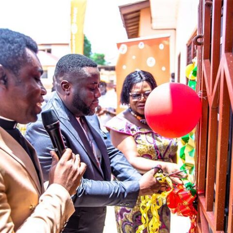 ImageToStl.com_Carl+Nii+Ayikwei+Tetteh,+the+RSSM+at+Fidelity+Bank+for+Accra+West,+together+with+theOkaikwei+North+Municipal+Educational+Director,+Mrs.+Cynthia+Aboni+commisioning+the++E+Library