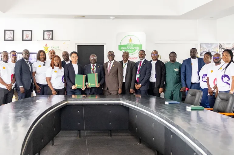 Mr. Christian Li, Managing Director of Vivo Energy Ghana (left) and Professor David Asamoah, Pro-Vice Chancellor of KNUST (right), siging the MoU