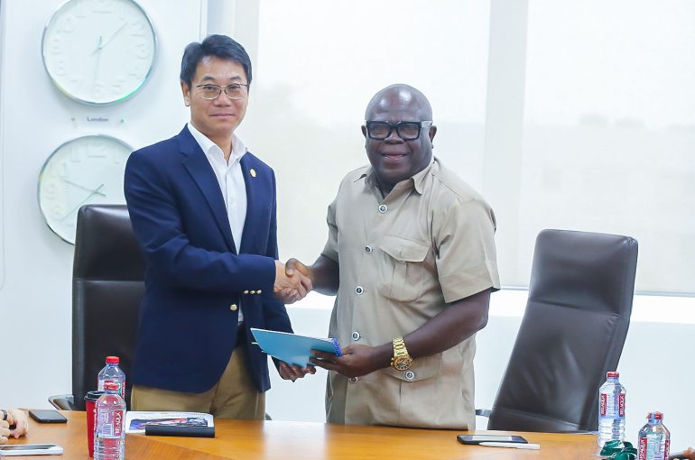 Mr. Christian Li, Managing Director of Vivo Energy Ghana PLC (left) and Ing. Emmanuel Kotey Ashie, Principal of the Applied Technology Institute exchanging pleasantries after a successful signing of the MoU